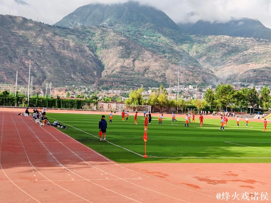 从“升学路”到“条条大路”中青赛推动校园足球发展 从“升学路”到“条条大路”中青赛推动校园足球发展