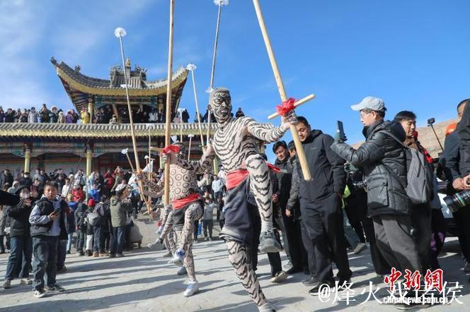 青海古村“於菟”跃古堡 祈福新年平安 青海古村“於菟”跃古堡 祈福新年平安