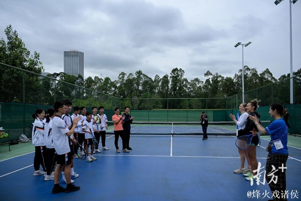 与职业球员面对面｜广网国际组合走进广州外国语学校